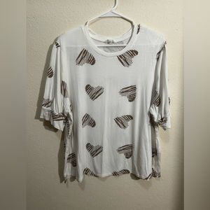 White shirt with hearts🤎